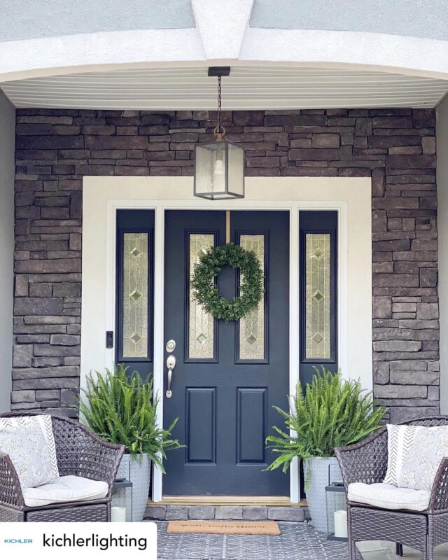 DESIGN TIP • Spring is here which means it's front porch season! Make sure your space is a welcoming entrance, or even a outdoor hangout. 
📸 @liketobehome 
.
Thanks to @kichlerlighting for the tip 🙌🏻
.
.
.
#distinctivelighting #lighting #lightingstore #lightingdesign #lightingshowrooms #lightingfixtures #lightingideas #home #homerenovation #homestyling #homeinspo #homedecor #homedesign #homeinterior #instahome #interiorstyling #design #decor #decortips #interiordecorating #interiordesign #hgtv #designtips #hometips #showroom #stcatharines #niagarafalls #fonthill 
.
.
.
Posted @withregram