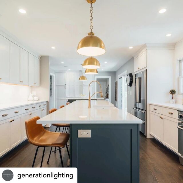 What’s better than ☝️ kitchen island? ✌️kitchen islands, complemented by stunning @generationlighting Whare Pendants by @edbyellen hanging above. 

This kitchen by @haledesign needs a round of applause 👏👏

📷: @seanmaddenphoto 

.
.
.
.
.
#distinctivelighting #lighting #lightingstore #lightingdesign #lightingshowrooms #lightingfixtures #lightingideas #home #homerenovation #homestyling #homeinspo #homedecor #homedesign #homeinterior #instahome #interiorstyling #design #decor #decortips #interiordecorating #interiordesign #hgtv #designtips #hometips #showroom #stcatharines #niagarafalls #fonthill 
.
.
.
Posted @withregram