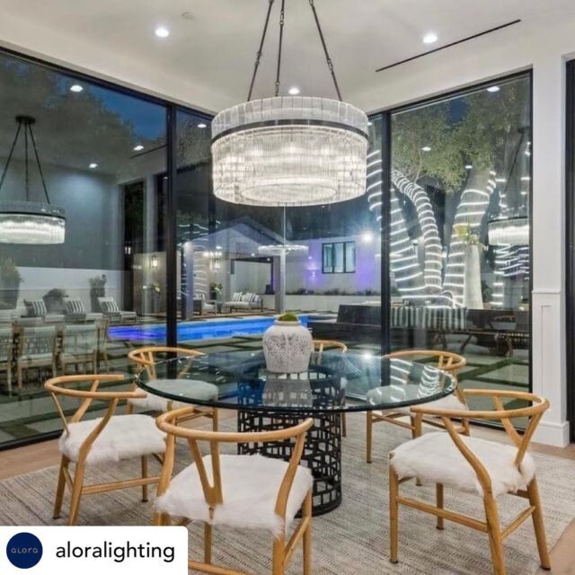 The Carlisle chandelier by @aloralighting adds modern glam to this stunning eat-in kitchen design. #aloralighting 

Design: @sopheadesigns 

.
.

#distinctivelighting #lighting #lightingstore #lightingdesign #lightingshowrooms #lightingfixtures #lightingideas #home #homerenovation #homestyling #homeinspo #homedecor #homedesign #homeinterior #instahome #interiorstyling #design #decor #decortips #interiordecorating #interiordesign #hgtv #designtips #hometips #showroom #stcatharines #niagarafalls #fonthill 

.
.
.
Posted @withregram