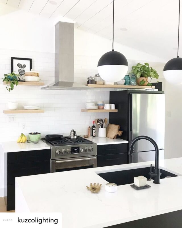 Fresh and bright never goes out of style. That's why we love this kitchen design featuring the Monae pendants by @kuzcolighting #kuzcolighting 

Design: @kateelaineking 
.
.

#distinctivelighting #lighting #lightingstore #lightingdesign #lightingshowrooms #lightingfixtures #lightingideas #home #homerenovation #homestyling #homeinspo #homedecor #homedesign #homeinterior #instahome #interiorstyling #design #decor #decortips #interiordecorating #interiordesign #hgtv #designtips #hometips #showroom #stcatharines #niagarafalls #fonthill 

.
.
.
Posted @withregram