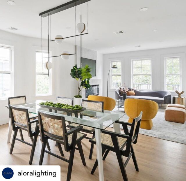 The Tagliato by @aloralighting adds sculpture and style to this stunning dining room design ✨ #aloralighting 

Design: @ls.home.staging 

.
.

#distinctivelighting #lighting #lightingstore #lightingdesign #lightingshowrooms #lightingfixtures #lightingideas #home #homerenovation #homestyling #homeinspo #homedecor #homedesign #homeinterior #instahome #interiorstyling #design #decor #decortips #interiordecorating #interiordesign #hgtv #designtips #hometips #showroom #stcatharines #niagarafalls #fonthill 

.
.
.
Posted @withregram