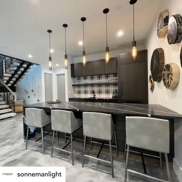 Designer @ek_styles used Urban Edge pendants by @sonnemanlight to bring a metropolitan feel to this modern Colorado ski house.

📸: Carl Scofield

.
.

#distinctivelighting #lighting #lightingstore #lightingdesign #lightingshowrooms #lightingfixtures #lightingideas #home #homerenovation #homestyling #homeinspo #homedecor #homedesign #homeinterior #instahome #interiorstyling #design #decor #decortips #interiordecorating #interiordesign #hgtv #designtips #hometips #showroom #stcatharines #niagarafalls #fonthill 

.
.
.
Posted @withregram